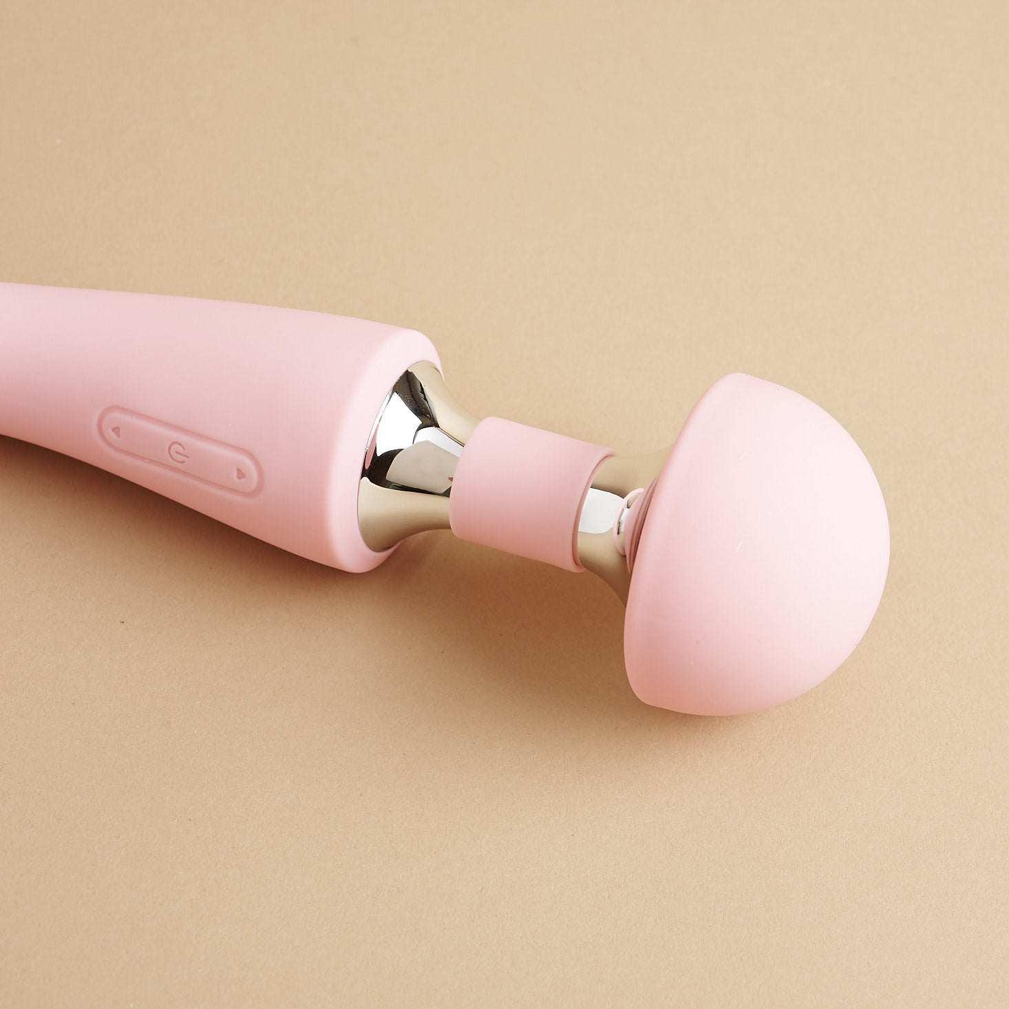 The LuxeLuv i7 Empress Wand